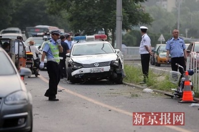 天津警车北京撞人官方:正在执行特殊任务(组图)