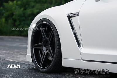 当NissanGTRR35ADV10TrackSpec遇到飞机她依然那么抢眼！ nissan silvia spec r