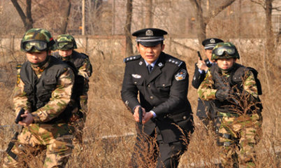 2013年电视剧《草帽警察》完全演员表、图片和片尾曲 草帽警察 电视剧