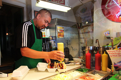 【美国】芝加哥街头流行的那些美食 美国街头美食视频