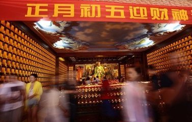 习俗| 正月初五：如何正确地接财神？