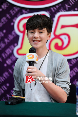 我翻译的第一个视频：最萌正太GAGA师弟Greyson上EllenShow