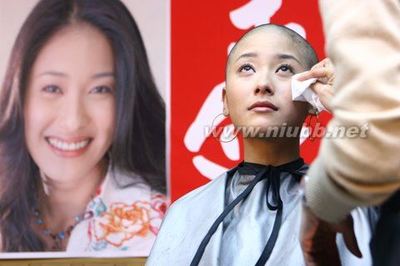 台湾美女叶家妤公开剃发全过程 傅子纯叶家妤