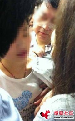 公交车上男人的“咸猪手”与女人的反应 男人见女人有生理反应