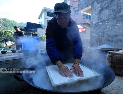 红薯粉丝的制作方式 红薯粉丝制作方法视频