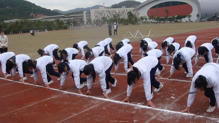 蹲踞式起跑教学设计 五年级蹲踞式起跑教案