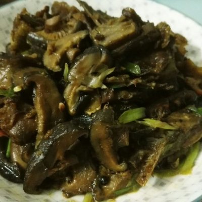 腊鸡炖香菇 香菇炖鸡的做法