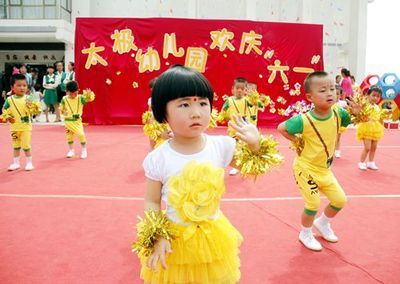 舞蹈《快乐小猪》的演出服装（试装） 快乐小猪幼儿舞蹈视频