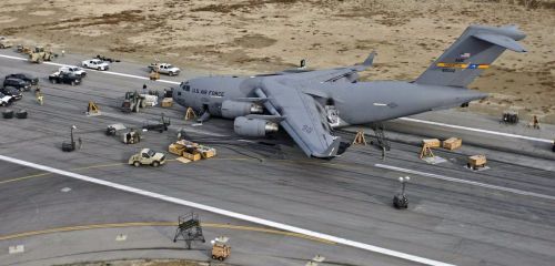 C-17历经波折终成正果 历史上的今天10月17日