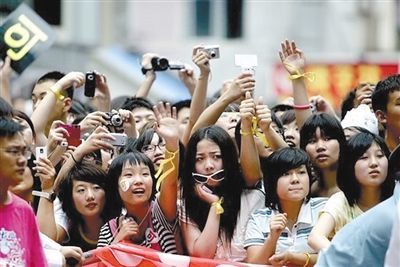 人来人往勿失勿忘 人来人往的意思