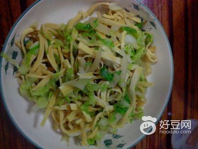 白菜炒豆腐皮的做法,白菜炒豆腐皮怎么做好吃,白菜炒豆腐皮的家常 豆腐皮做法大全家常