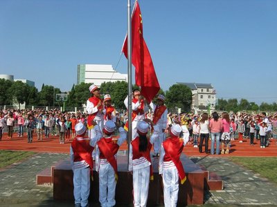 小学一年级升旗仪式程序 部队升旗仪式程序