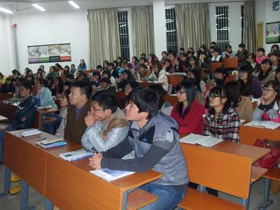 学习十八大思想汇报：学习贯彻十八大精神