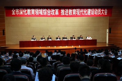 抓住重点问题，推进社会领域改革和社会建设? 推进社会领域改革