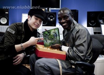 好听的英文歌BewithYou——Akon&潘玮柏中英文歌词 bewithyou