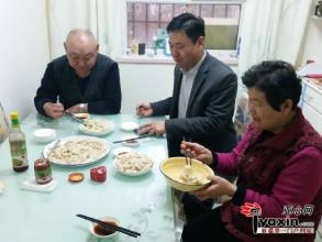  深圳横岗东北饺子馆 70岁刘老太八年成深圳“饺子王”