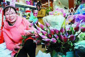  鲜花店经营手册 情人节尚有时日 鲜花店玫瑰生意火