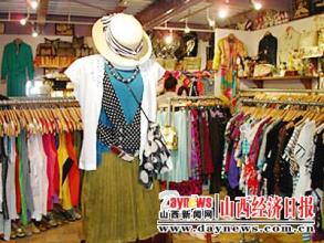  开服装店进货渠道 服装店主“正版外贸货”的进货密诀