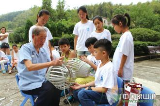  我跟着表嫂一起去打工 打工嫂卖环保菜篮狂赚百万