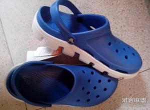  洞洞鞋 crocs 正品 “洞洞鞋”CROCS陷破产危局 盖茨或趁虚而入