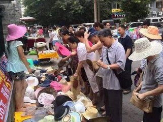  开车摆地摊卖小盆栽图 开网店从摆地摊开始