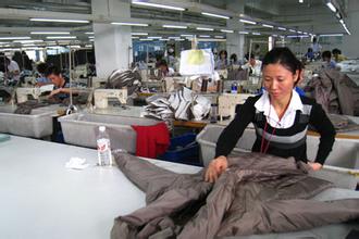  男羽绒服手绘 羽绒绘出“创业图”