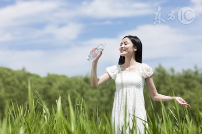 每天喝够8杯水真的健康吗