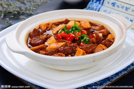 红烧肉炖冻豆腐大白菜 红烧肉炖冻豆腐