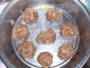 牛肉丸子做菜 炸牛肉丸子(做菜换礼)