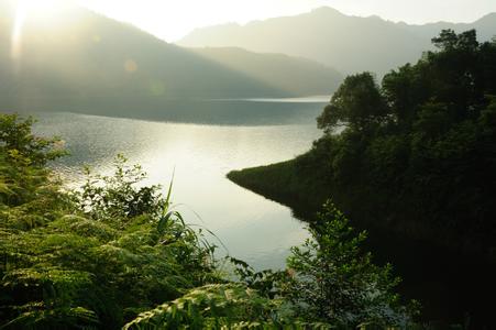 三圣湖 三圣湖-地理简介，三圣湖-交通导引