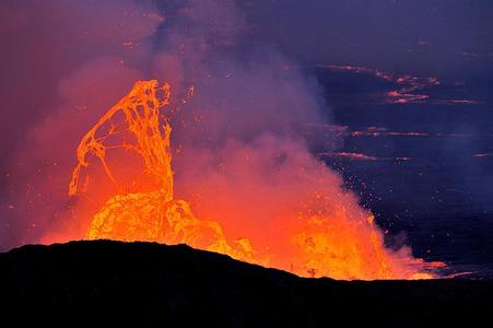 尼拉贡戈火山 尼拉贡戈火山 尼拉贡戈火山-简介，尼拉贡戈火山-地貌描述