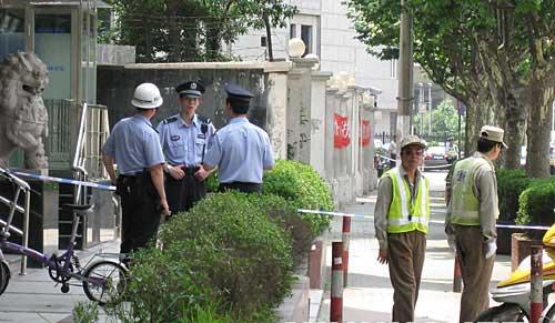 闸北袭警案 闸北袭警案 闸北袭警案-作案经过，闸北袭警案-作案起因