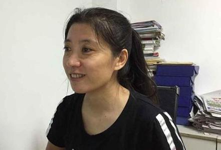 小三举报海关处长 女记者甘愿当人质