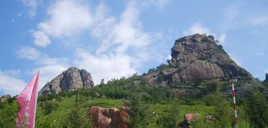 甘露寺凌云峰禅房 喇嘛山 喇嘛山-地理位置，喇嘛山-甘露禅院