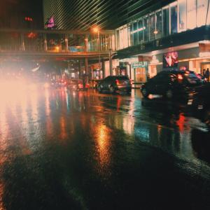 下雨的夜晚mp3下载 下雨的夜晚