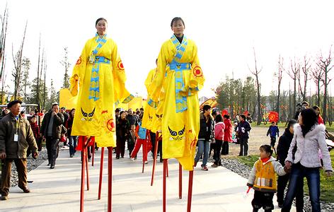 踩高跷简介 踩高跷 踩高跷-简介，踩高跷-历史记载