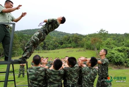 信任背摔 信任背摔-项目任务，信任背摔-注意事项