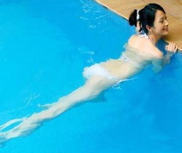 夏季女性游泳需谨慎 女性夏季游泳防感染_女性游泳要注意什么