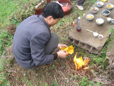 清明节女儿能上坟吗 清明节上坟有什么讲究