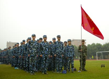 军训开营仪式主持词 关于新生开学军训开训仪式主持词