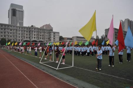 中学生运动会广播稿 2015中学生校运动会加油稿