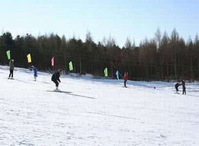 鹤岗松鹤公园 鹤岗松鹤西湖滑雪狩猎场