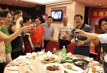 朋友聚会简单的敬酒词 朋友聚会祝酒词