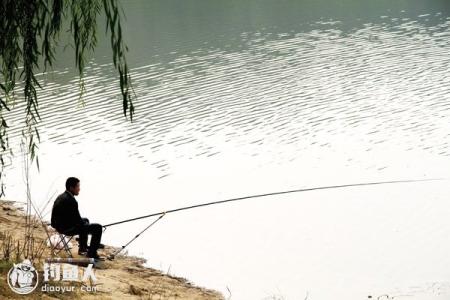 早春手杆水库如何钓鱼 早春手竿野钓鲫鱼技巧