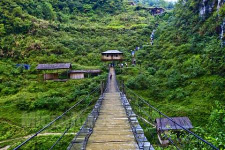 西江千户苗寨附近景点 山江苗寨的景点介绍，去山江苗寨怎么坐车