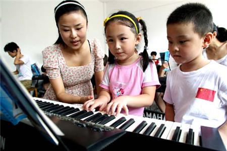 学电子琴的最佳年龄 孩子学电子琴的最佳年龄及方法