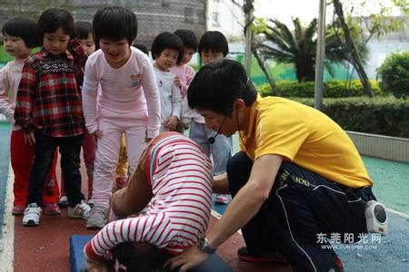 女幼师对幼儿的教育 幼师如何对幼儿进行体育教育