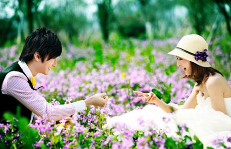 花落花开伊人不在 花开伊人在，花落念伊人