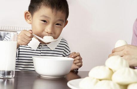 宝宝积食后的饮食调理 夏季宝宝积食怎么办？从饮食调理开始