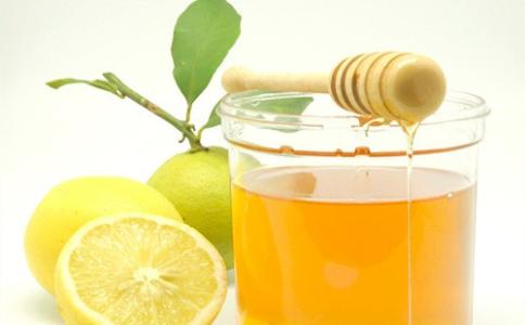 柠檬水的正确泡法 柠檬蜂蜜水的功效